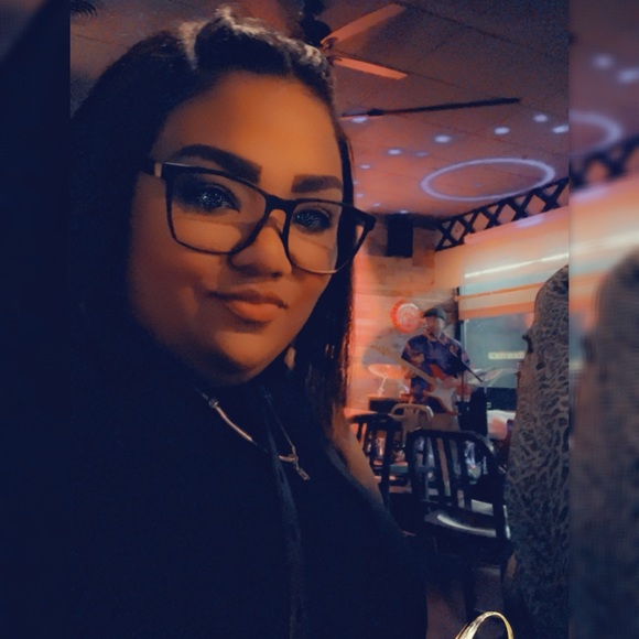 Meet your Posher, Yaitza - Picture 1 of 1